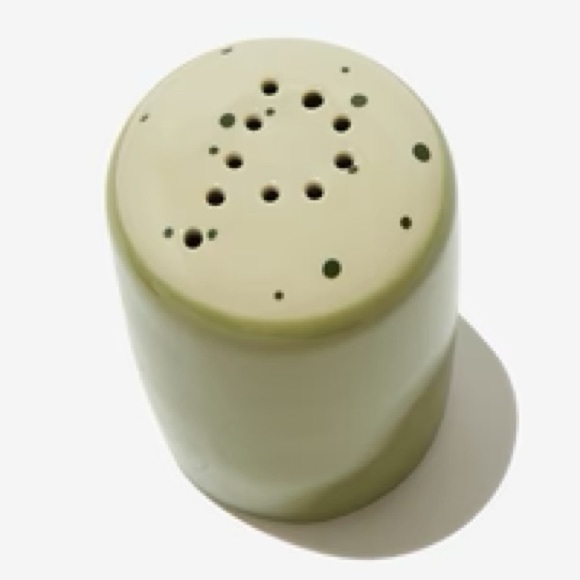 NIB Darling Spring Premium Stoneware Salt & Pepper Shakers - Picture 4 of 13